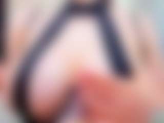 Live cam show with evelynerosse - Petite on Camming Site