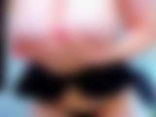 Live cam show with evelynerosse - Big Tits Small Tits on Camsoda