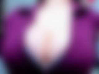 Live cam show with evelynerosse - Office on AdultVida.com
