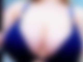 Live cam show with evelynerosse - Petite MILF on eurowanks.com
