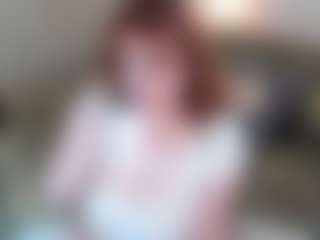 Live cam show with Sara - Brown Eyes Red Hair on friskycurves.com