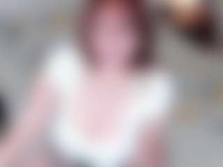 Live cam show with Sara - Brown Eyes Red Hair on MyBangCams