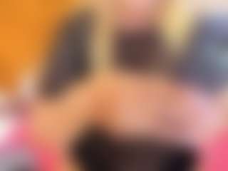 Esperanza Miller MILF webcam performer live streaming