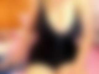 Live cam show with Esperanza Miller - Blonde Hair Middle Aged on Camsoda