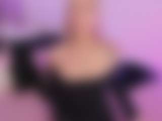 Live cam show with Mia - Natural on Dolls Live