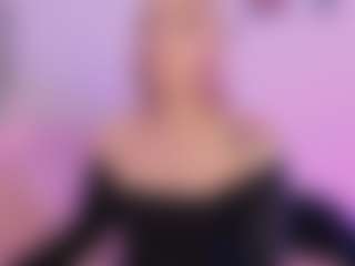 Live cam show with Mia - Cute on Fling VIP Chat
