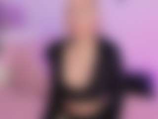 Live cam show with Mia - Shaved Pussy on liverealitysex.com