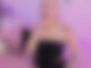 Live cam show with Mia - Public on PervPlay.com