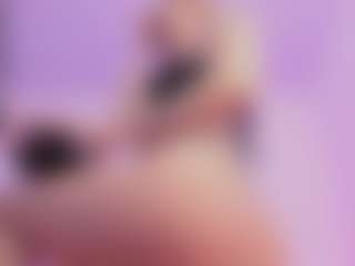 Live cam show with Mia - Public Toys on dropp.cam