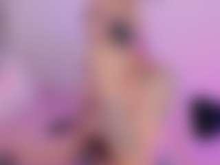 Live cam show with Mia - Cute on Camsoda