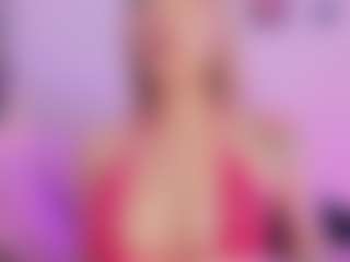 Live cam show with Mia - Blonde Hair HD on Camsoda