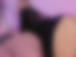 Live cam show with Mia - Butt Plug on Camsoda