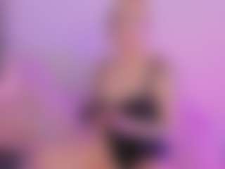 Live cam show with Mia - Wet on 1on1-livenow