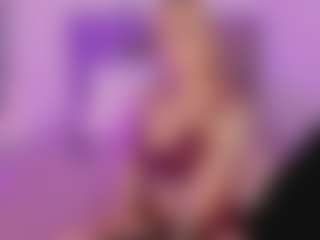 Live cam show with Mia - Full Nudity on live.xheat.ai