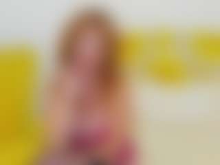 Live cam show with britishmilfpenelope - Flashing on Camming Site