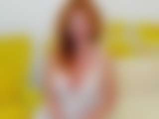 Live cam show with britishmilfpenelope - Bedroom MILF on SxyPornLive