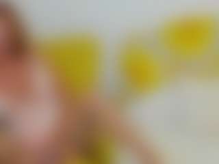 Live cam show with britishmilfpenelope - Flashing on madthumbs