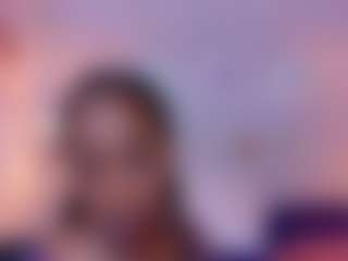 Kiara Evans MILF webcam performer live streaming