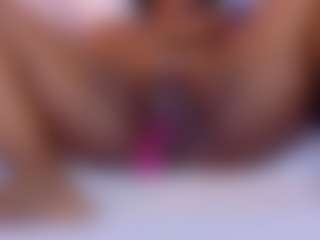Live cam show with Kiara Evans - Ebony MILF on Camming Site