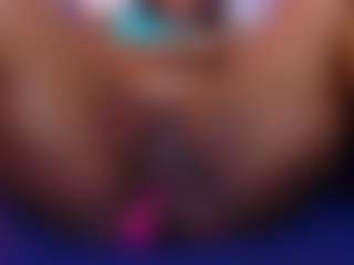 Live cam show with Kiara Evans - Thong on liverealitysex.com