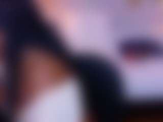 Live cam show with Kiara Evans - Thong on wildcum.com