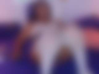 Kiara Evans MILF webcam performer live streaming