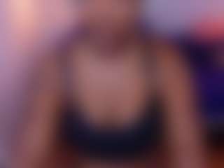 Live cam show with Kiara Evans - Ebony MILF on boobsie.com