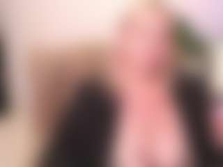 Live cam show with margotgrey - Blonde Hair Middle Aged on luckytryst.com