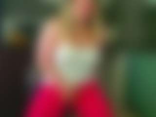 Live cam show with mishabraun - Living Room on Camsoda