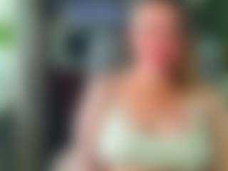 Live cam show with mishabraun - Living Room on madthumbs