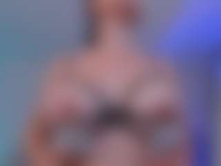 Live cam show with morganhicks - Bedroom MILF on UwU Esports