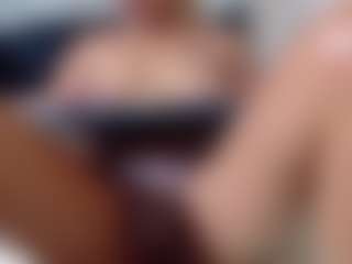 Live-camshow met lala-santamaria - Striptease MILF op Camsoda