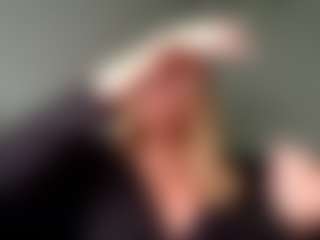 Live cam show with British milf jessica Lou - Strip Curvy on Camsoda