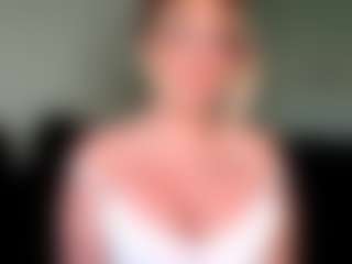 Live cam show with British milf jessica Lou - Strip on CamwithHer