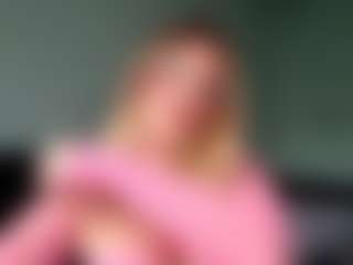 Live cam show with British milf jessica Lou - Double Penetration on Livezox