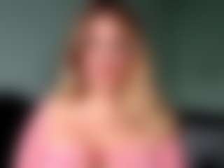 Live cam show with British milf jessica Lou - Strip BBW on Livezox