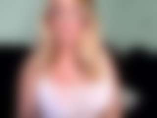 Live cam show with British milf jessica Lou - Lingerie on UwU Esports