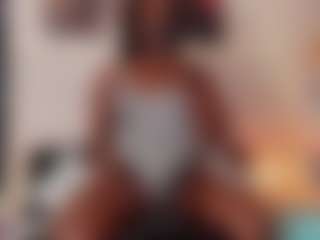 Live cam show with Daniela Price - Ebony on CamwithHer | colombia