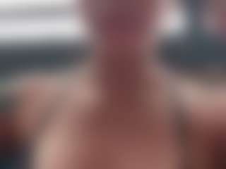Live cam show with Sarah Peterson - Mobile on Instabang