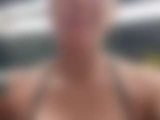 Live cam show with Sarah Peterson - Brown Hair on Instabang