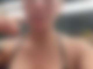 Live cam show with Sarah Peterson - Squirt on Fit Hotties