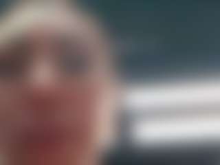 Live cam show with Sarah Peterson - Brown Hair on Fit Hotties