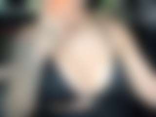Live cam show with Sarah Peterson - Brown Hair on eurowanks.com