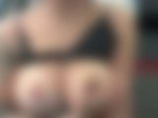 Live cam show with Sarah Peterson - Shaved Pussy Toys on Dare Cams