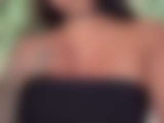 Live cam show with Sarah Peterson - Tease Brown Hair on Camsoda
