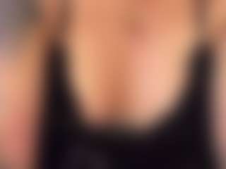 Live cam show with Sarah Peterson - Fetish Big Tits on Uber Horny