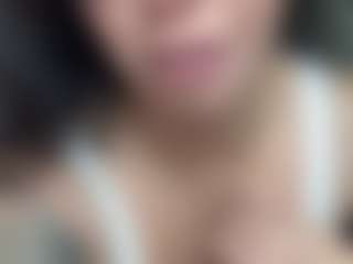 Live cam show with Sarah Peterson - Foot Fetish Brown Hair on PervPlay.com
