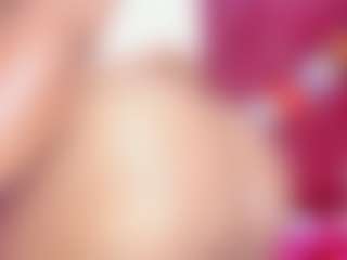 Live cam show with Cynthia - Shaved Pussy on Cam Slut