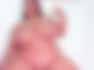 Live cam show with Cynthia - Ebony Big Tits on livesuperchat.net