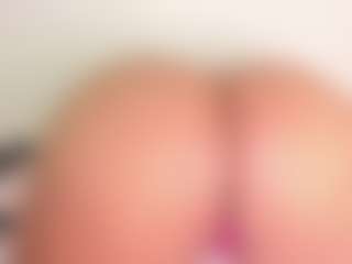 Live cam show with Cynthia - Spank on SinfulBabes